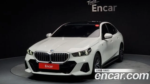 2023 BMW 5 Series (G60)