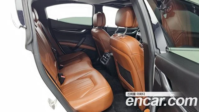 2015 Maserati 기블리