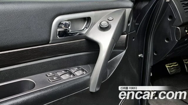 2017 KG Mobility 코란도 투리스모