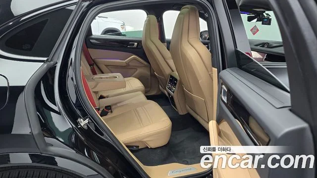 2022 Porsche 카이엔 (PO536)