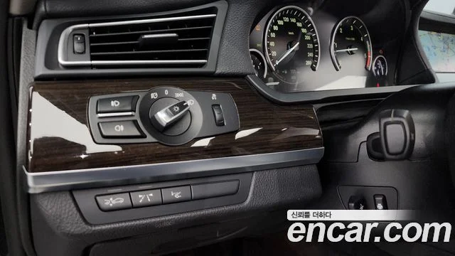 2011 BMW 7 Series (F01)