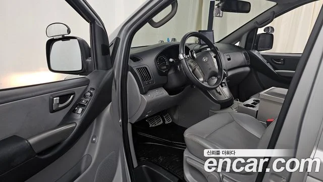 2014 Hyundai Grand Starex