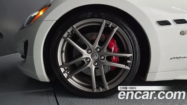 2016 Maserati 그란투리스모