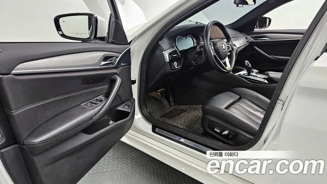 2017 BMW 5 Series (G30)