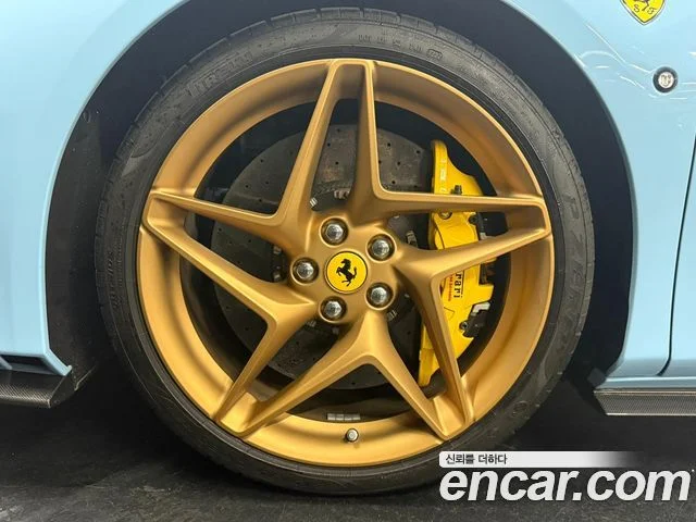 2022 Ferrari F8 스파이더