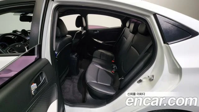 2012 Hyundai 엑센트(신형)