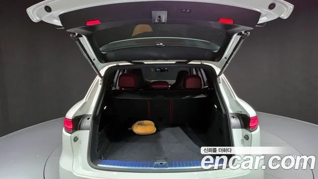 2023 Porsche 카이엔 (PO536)