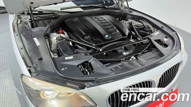 2011 BMW 7 Series (F01)