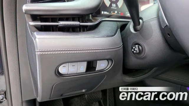 2022 Genesis G90 (RS4)