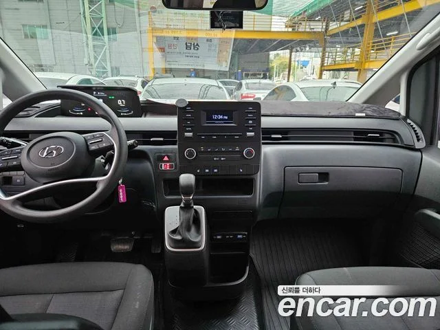 2023 Hyundai Staria