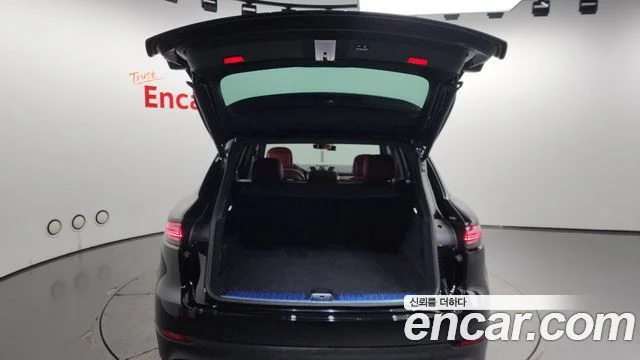 2023 Porsche 카이엔 (PO536)