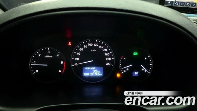 2016 Hyundai Grand Starex