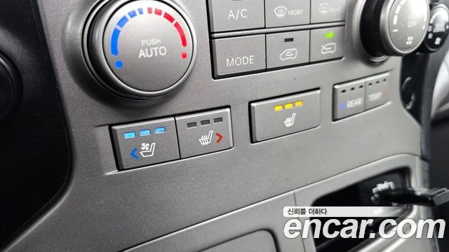 2015 Hyundai Grand Starex