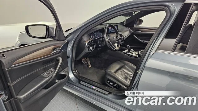 2018 BMW 5 Series (G30)