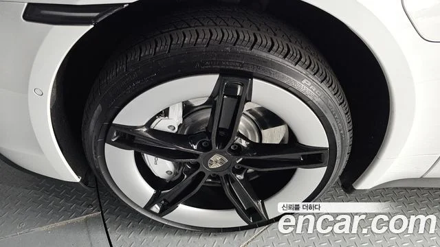2025 Porsche 타이칸