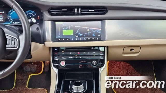 2016 Jaguar XF (X260)