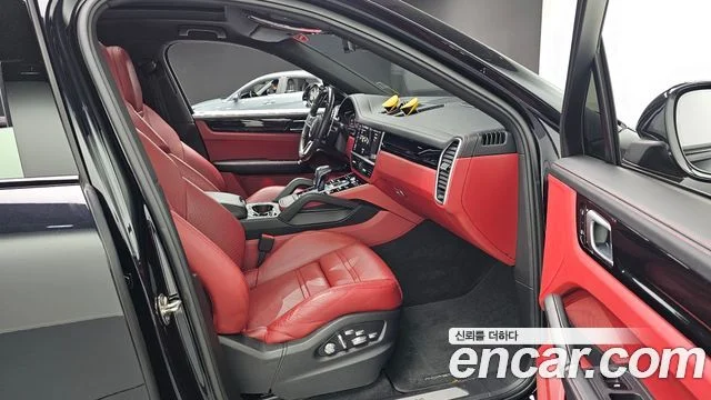 2021 Porsche 카이엔 (PO536)