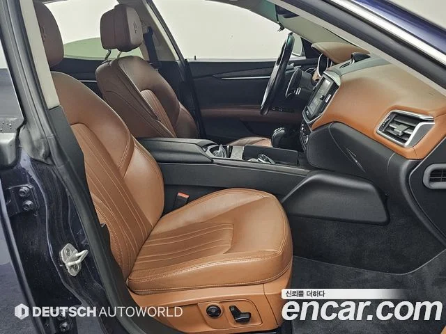 2014 Maserati 기블리