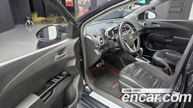 2015 Chevrolet 아베오 해치백