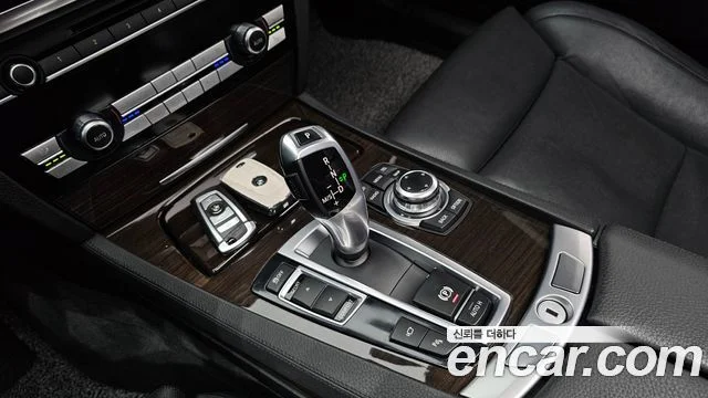 2010 BMW 7 Series (F01)