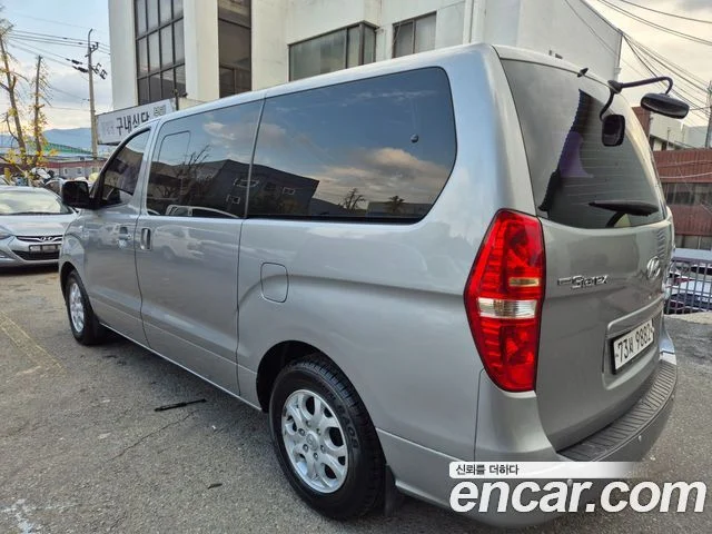 2011 Hyundai Grand Starex