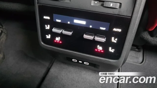 2025 Porsche 마칸 EV