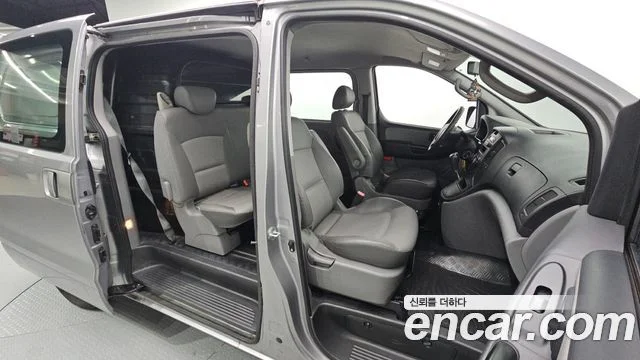 2010 Hyundai Grand Starex