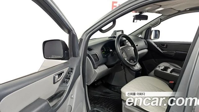 2011 Hyundai Grand Starex