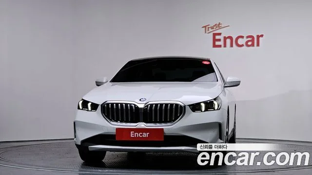 2025 BMW 5 Series (G60)