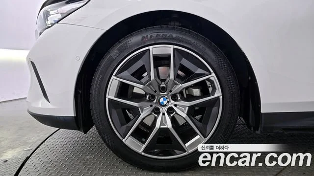 2023 BMW 5 Series (G60)