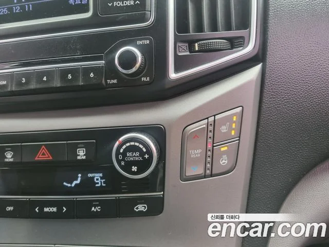 2016 Hyundai Grand Starex