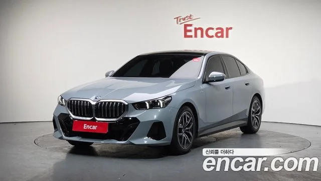 2025 BMW 5 Series (G60)