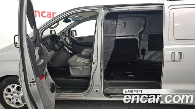 2010 Hyundai Grand Starex