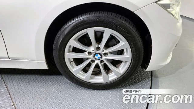 2016 BMW 3 Series (F30)