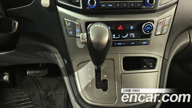 2015 Hyundai Grand Starex