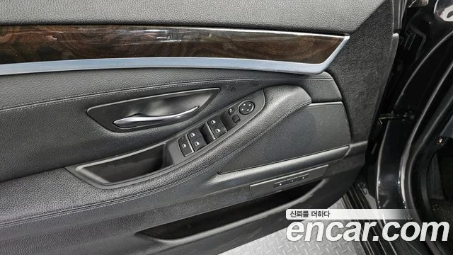 2011 BMW 5 Series (F10)