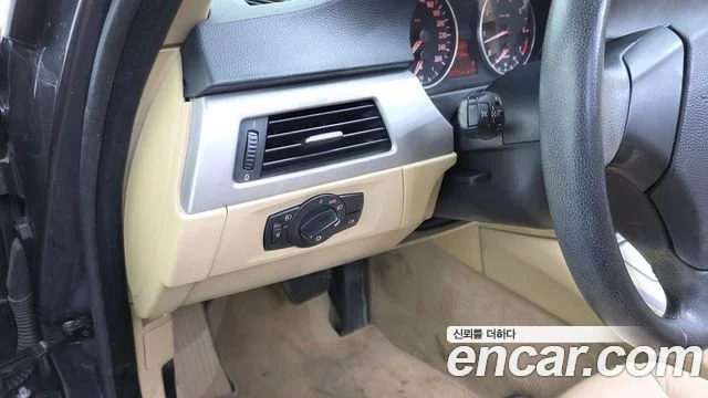 2005 BMW 3 Series (E90)