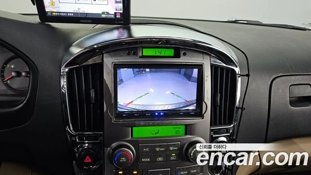 2011 Hyundai Grand Starex