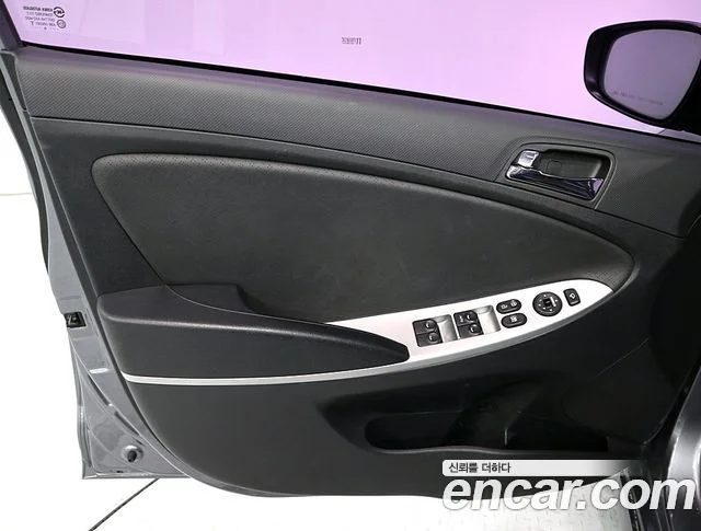 2014 Hyundai 엑센트(신형)