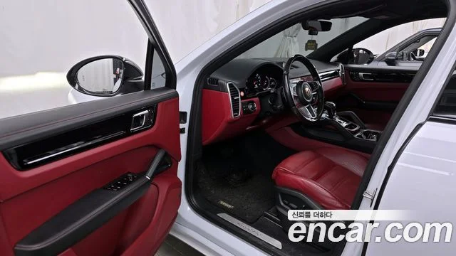2022 Porsche 카이엔 (PO536)