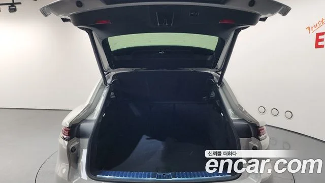 2023 Porsche 카이엔 (PO536)