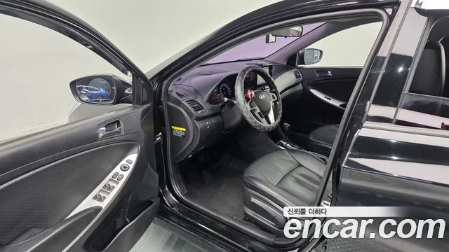 2014 Hyundai 엑센트(신형)