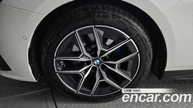 2025 BMW 5 Series (G60)