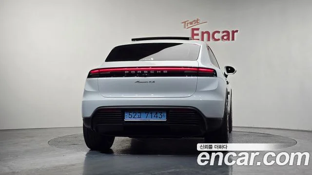 2025 Porsche 마칸 EV