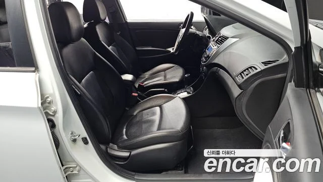 2012 Hyundai 엑센트(신형)