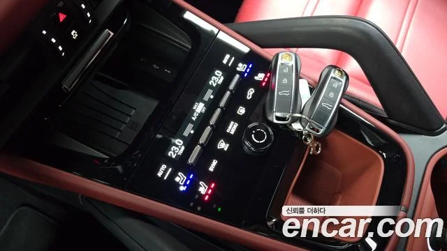 2024 Porsche 카이엔 (PO536)