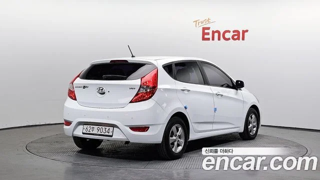 2012 Hyundai 엑센트(신형)
