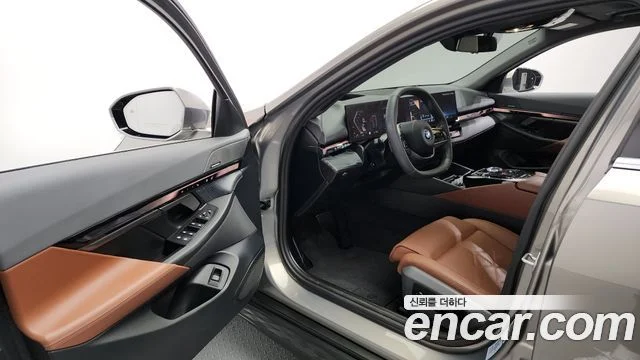 2024 BMW 5 Series (G60)