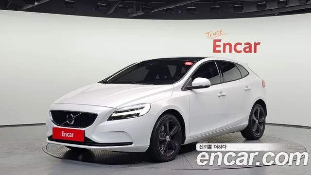 2018 Volvo V40