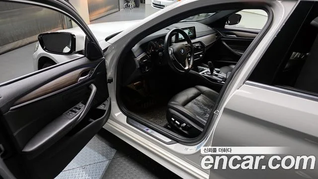 2018 BMW 5 Series (G30)